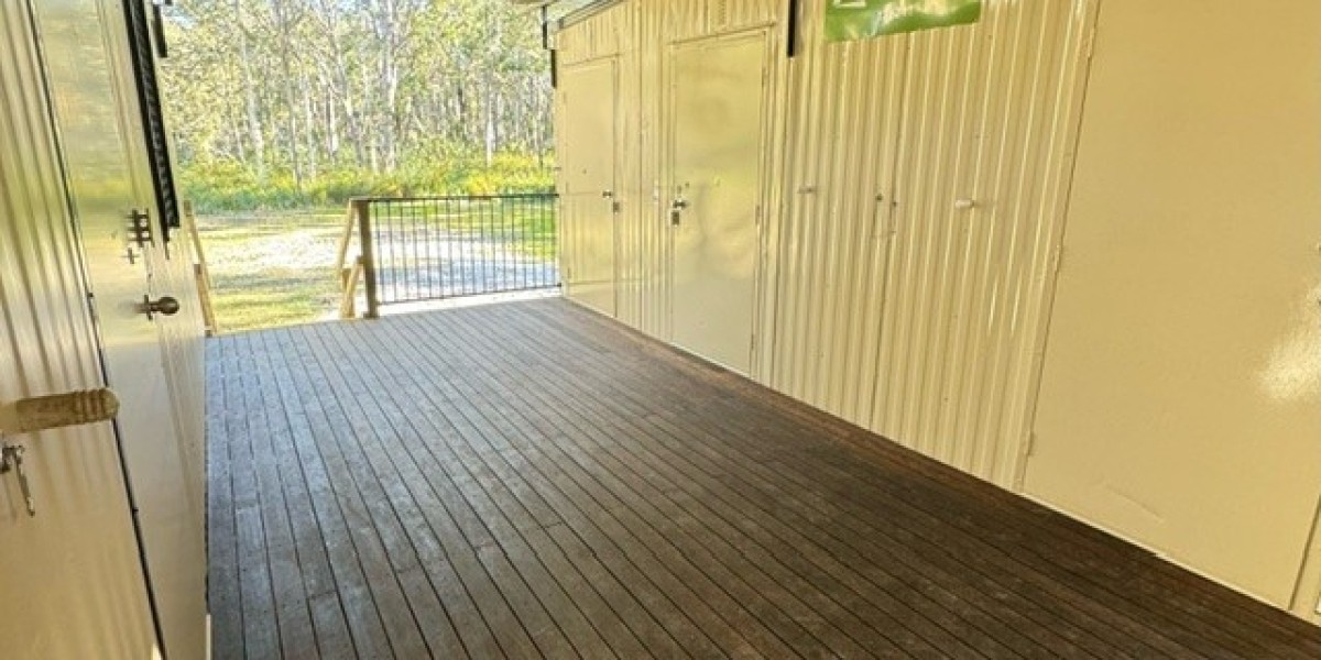 Alternate view of the covered deck area linking the buildings