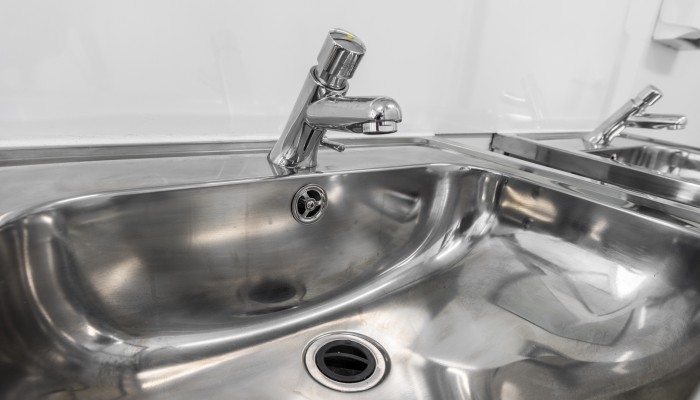 Low flow taps for a sustainable site building solution