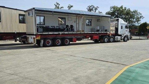 Modular building on a truck